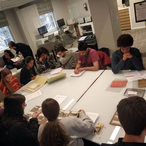 Students participate in Jewish Studies course