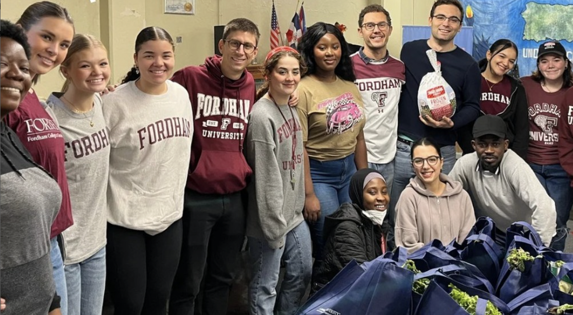Fordham student volunteers at Amsterdam Houses