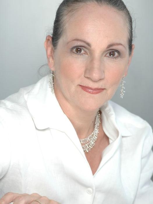 headshot of Mrs. Forsythe