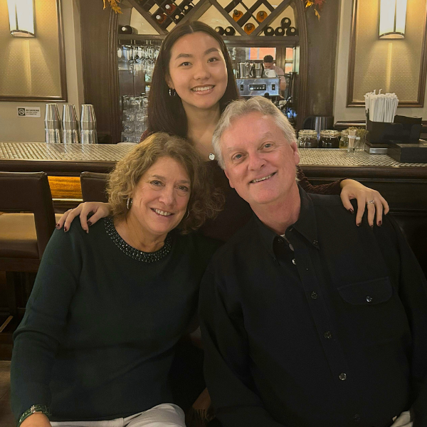 Group photo of Tracy and Matt Redling Family