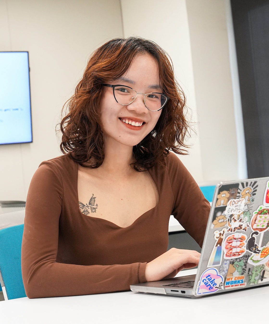 Fordham student on computer setting up profile to RamConnect