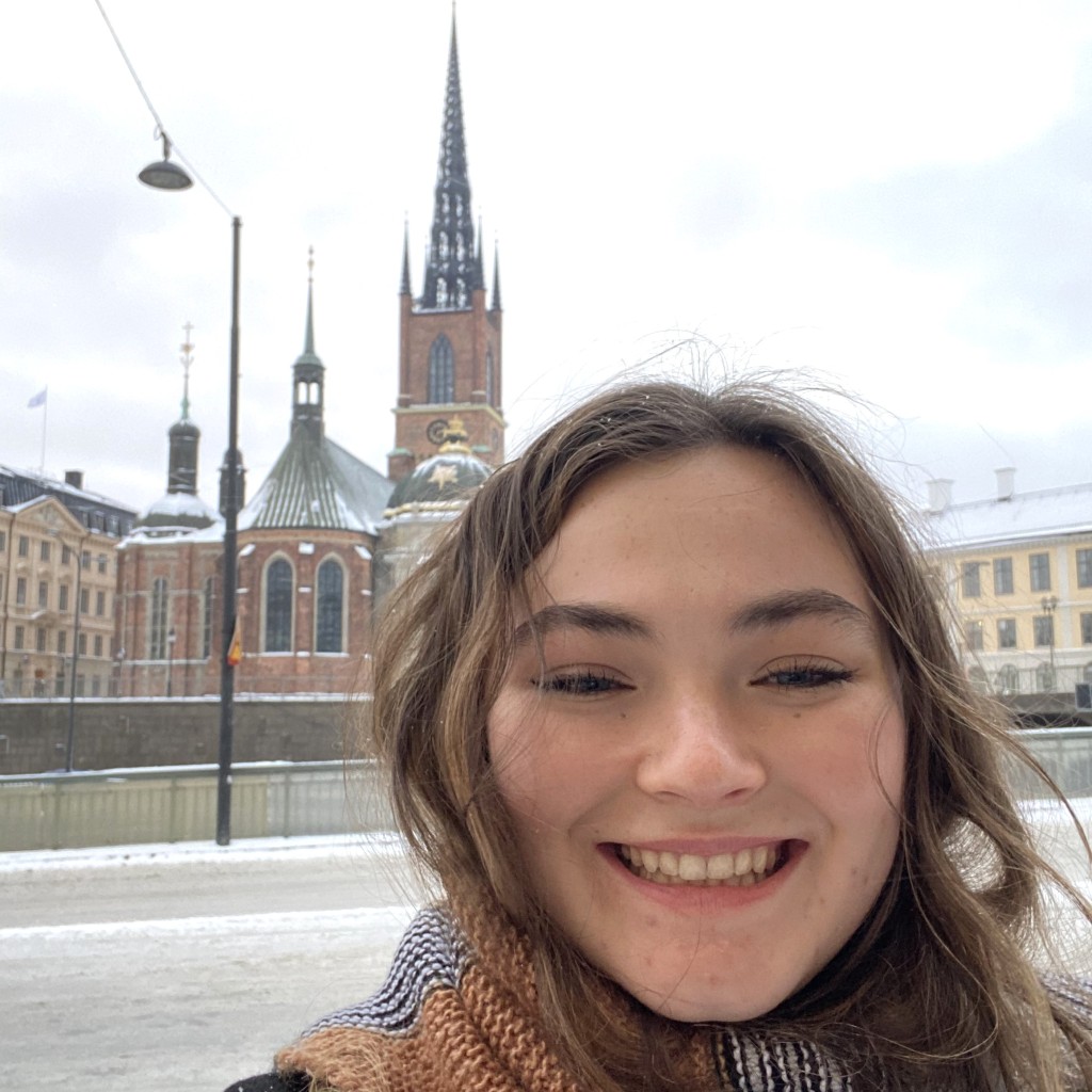 Olivia taking a selfie with a building in Denmark
