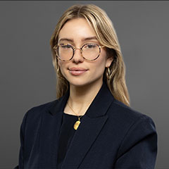 Julia-Kolak sitting in front of a dark grey background