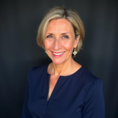 Anne Treantefeles headshot