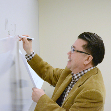 Dr. Se-Kang Kim teaches a class