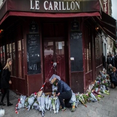 Image of flowers laid at the site of one of the 11/13/2015 Paris Attacks